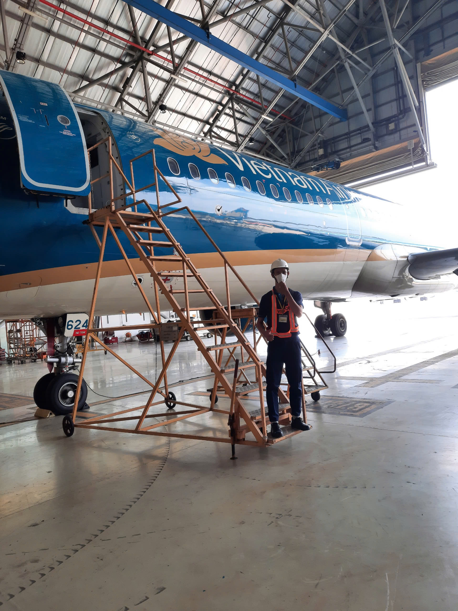 Quoc Thinh Industrial staff team at the workshop